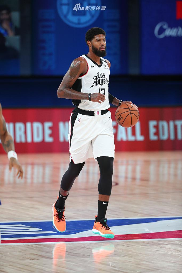 都会使人们 都会使人们