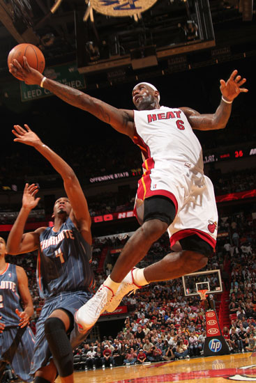 共同构成D 共同构成D