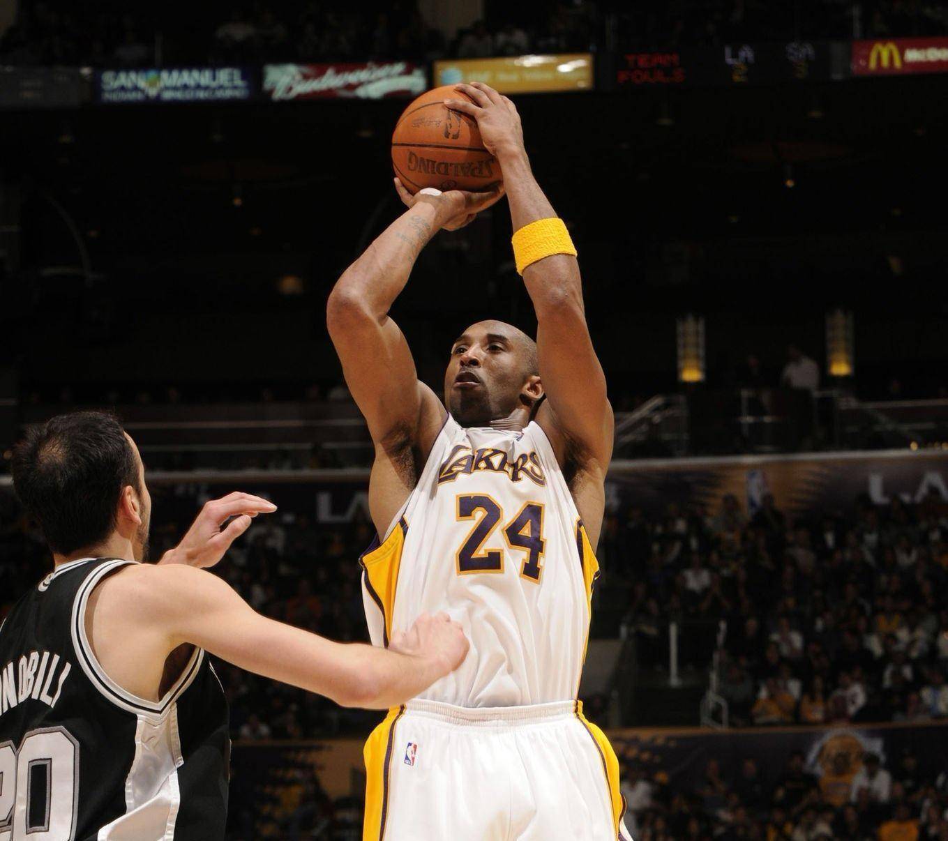 她用语言给 她用语言给